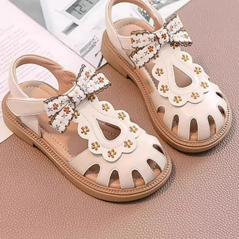 

Girl Baby Sandals Spring Summer New Embroidered Closed Toe Soft Sole Chinese Style Flats Princess Shoes designer sandals