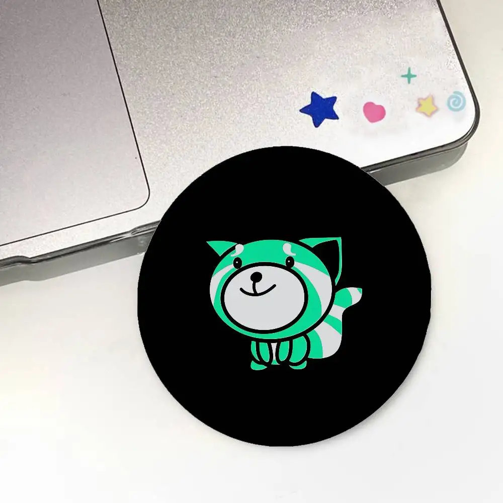 Exquisite Kiss Land Badge Brooch – Creative Pin for Clothes, Hats, and Backpacks