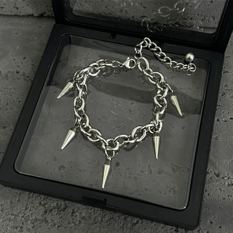 New Fashion Hip Hop Rivet Bracelet for Man Woman Titanium Steel Cone Pendant Bracelets Jewelry Punk Unisex Cool Accessories