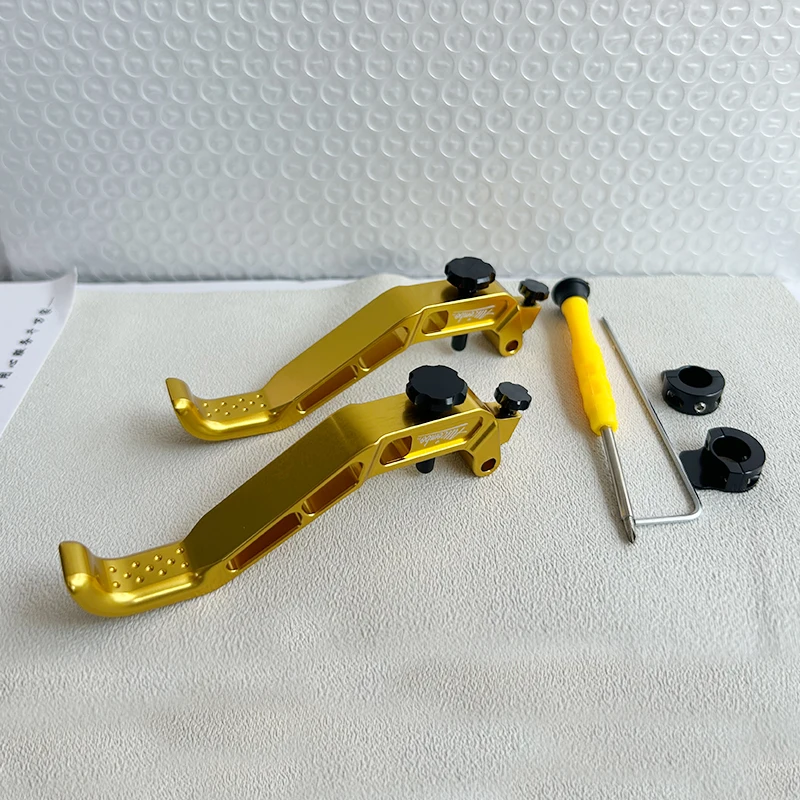 A pair Gold