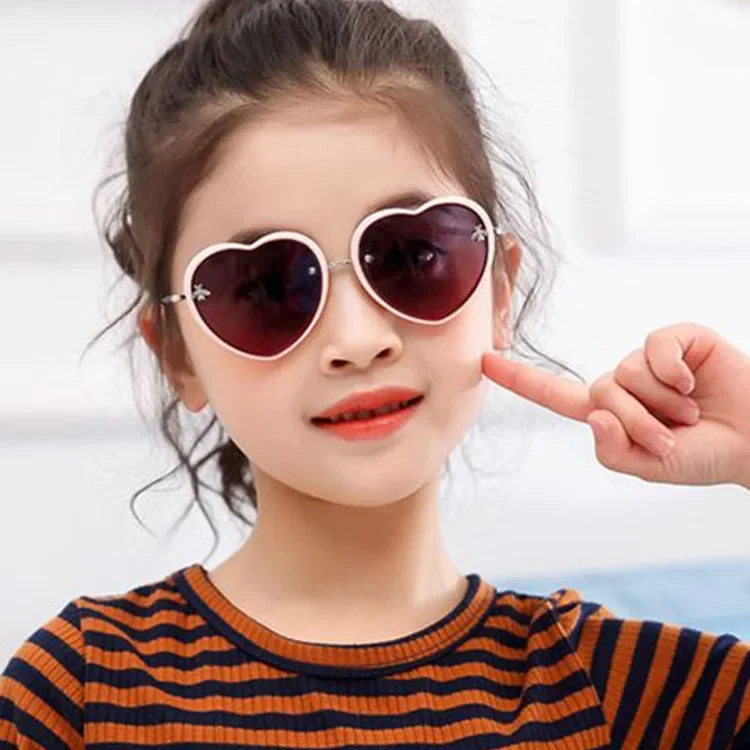 Cute Cartoon Bee Sunglasses Children Love Heart Shaped Frame Gradient Sun Glasses Girls Fashion Drive Outdoor Eyewear UV400