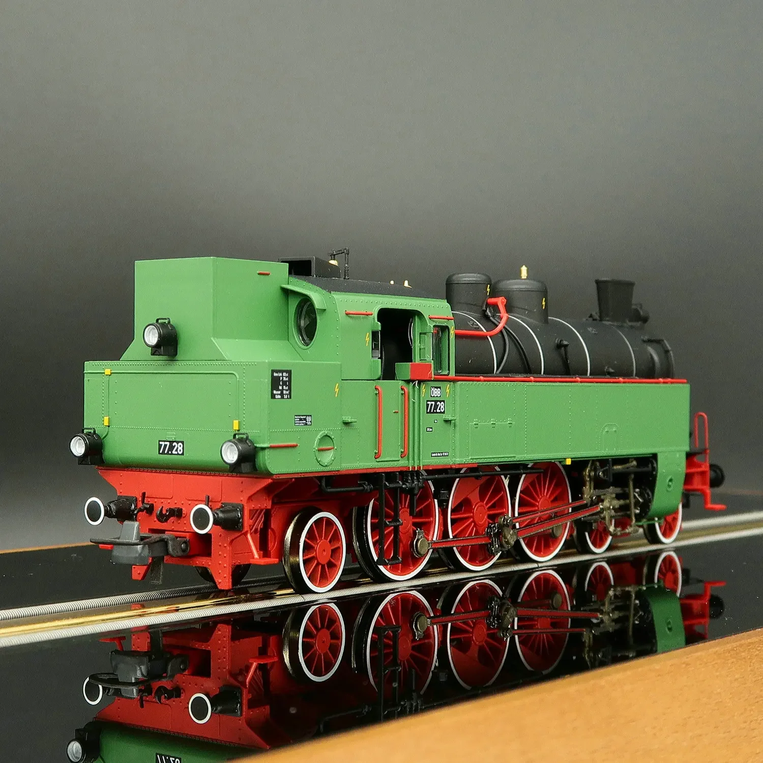 ROCO HO Type 1/87 Train Model 70084 OBB Fourth Generation RH77 DCC