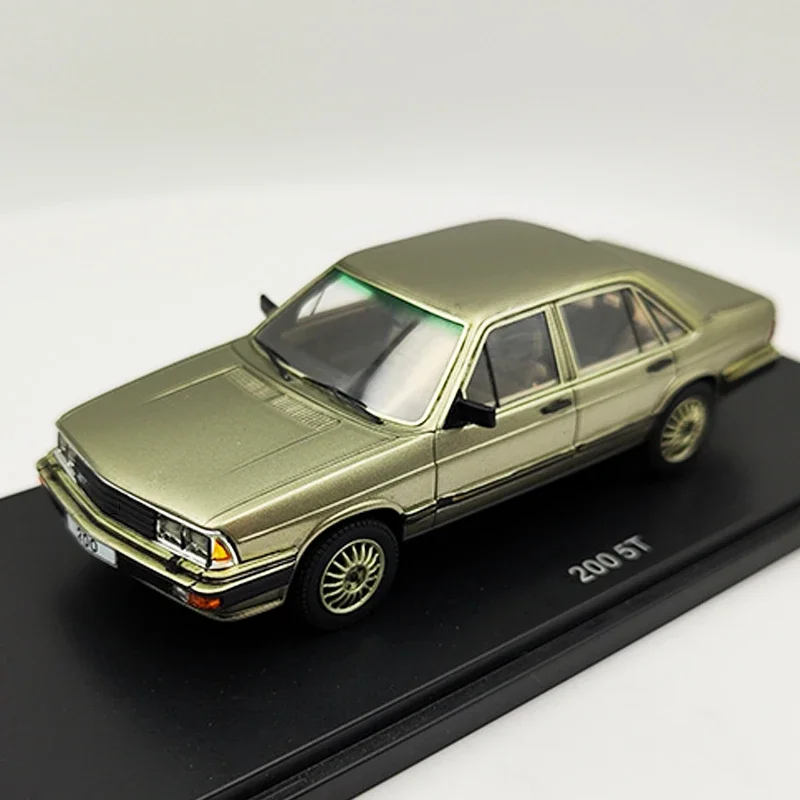 

1:43 Scale Diecast Alloy 200 5T Luxury Muscle Toys Vintage Car Model Classics Adult Toys Souvenir Collection Gift Static Display