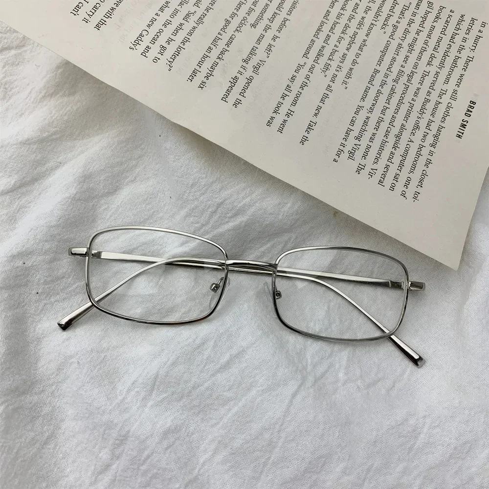 Japanese%20Style%20Haruku%20Square%20Frame%20for%20Women%20No%20Makeup%20Y2K%20Metal%20Anti-blue%20Men%20Retro%20Reading%20Glasses%20-%20Image%207