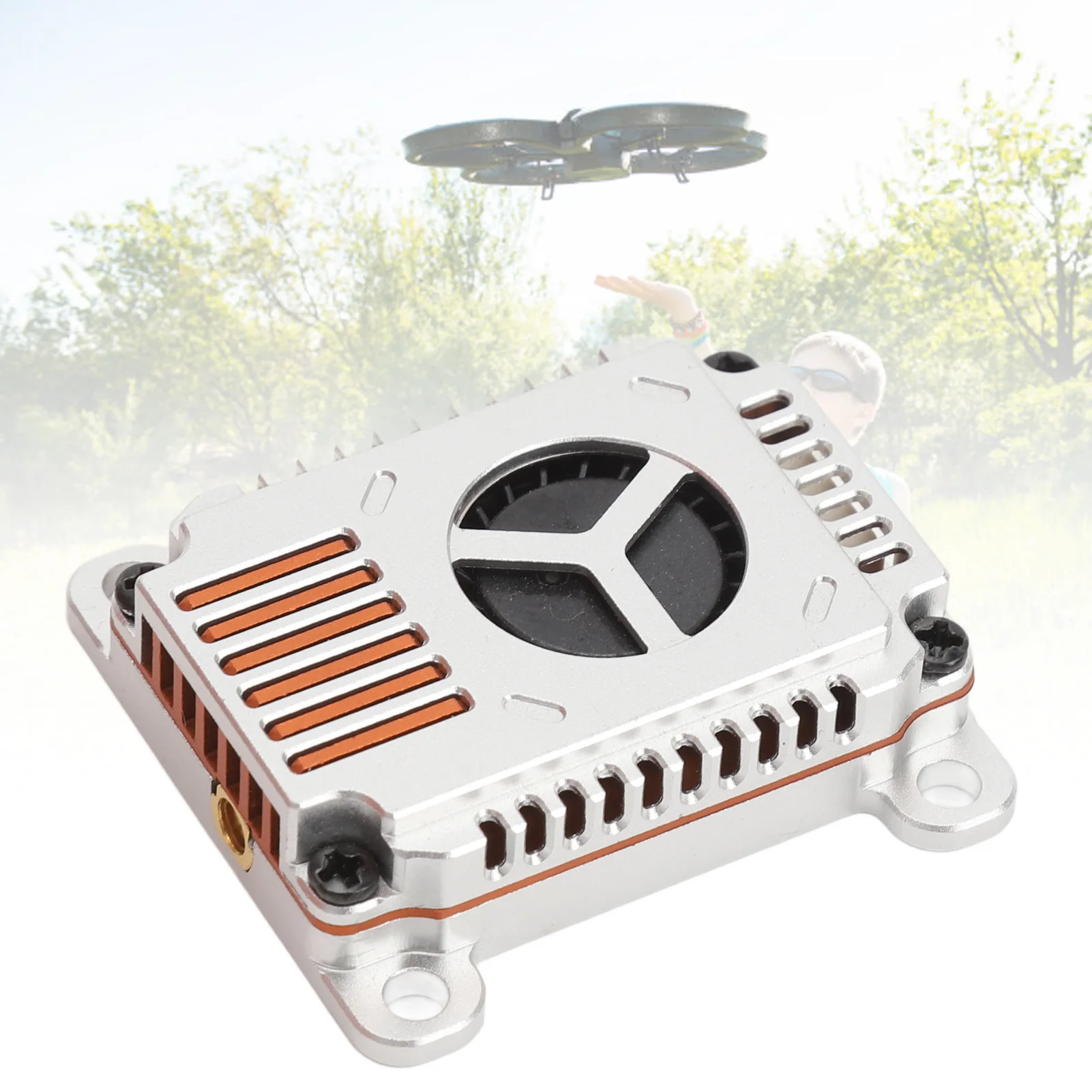 Module émetteur vidéo 1.2G 2W VTX installé sur un drone FPV avec les câbles branchés