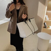2024 Essentials Women Tote Bag Nylon Large Handbag Chains Shoulder Bags Ladies Big Messenger Young Girls Bag New Shopping Bag 3