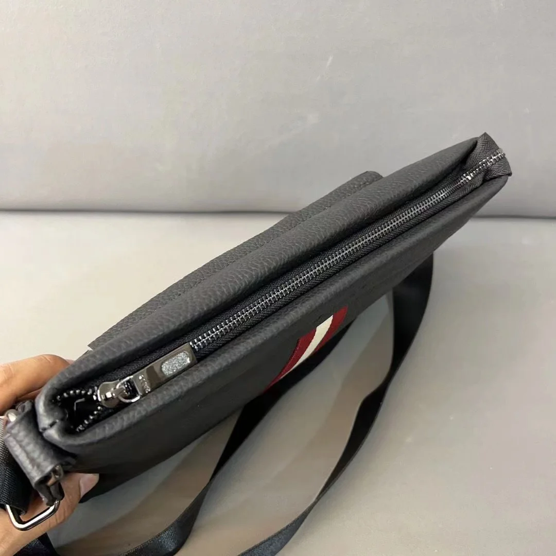 Fashion B Style Shoulder Bag Men's Casual Business Causal Shoulder Bag Crossbody Bag Genuine Leather High Quality Chest Bag