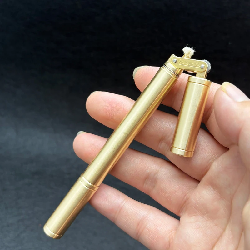 レトロな真鍮製ガソリンライター、円筒形ミニ薄型ヌンチャクオイル