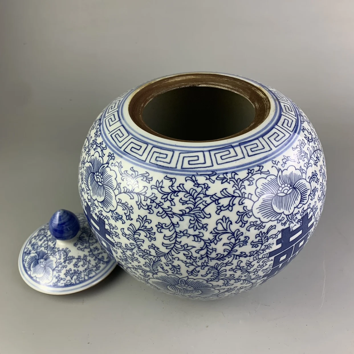 Blue And White With The Happy Character Round Jar Tea Jar Storage Jar Antique Ornaments Collection 3