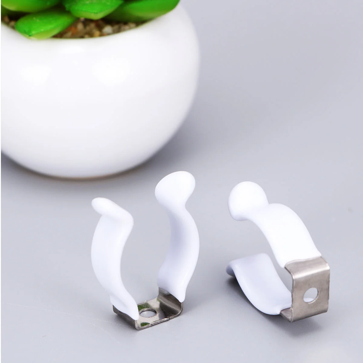 

24 PCS U Clips Holder LED Light Tube Fluorescent Lamp Stainless Steel Clamp White