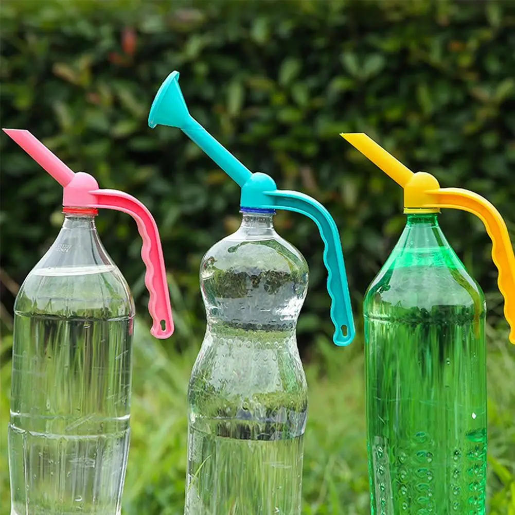 Dual-Purpose Gardening Watering Bottle with Spout and Spray功能