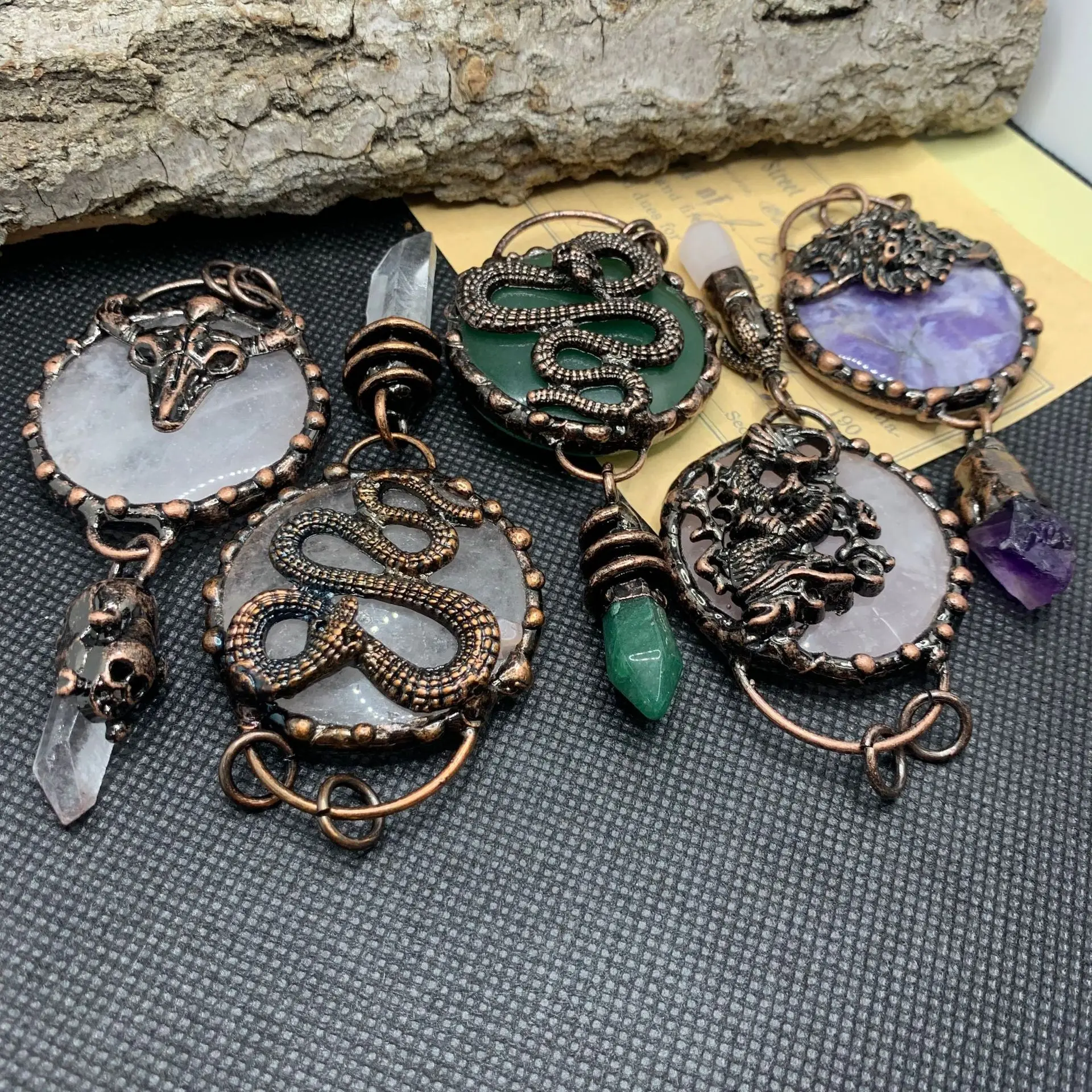 Natural Stone Antique Bronze Pendants Healing Crystal Amethysts Vintage Necklace Skull Snake Dragon Charms for Jewelry Making