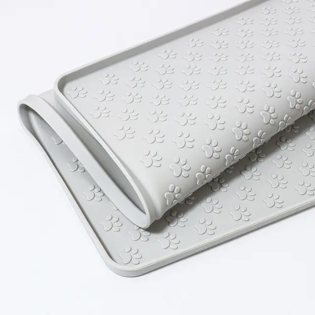 Pet dog feeding mat, made of silicone material, easy to clean, rectangular cat and dog meal mat with raised edges 3