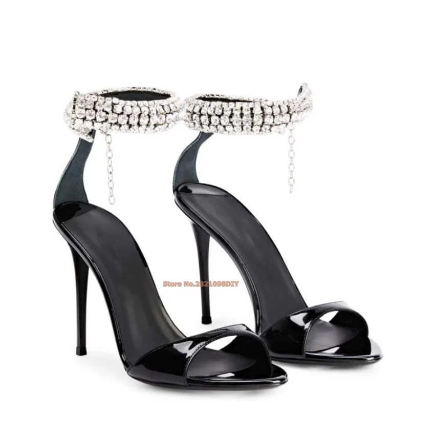 

Босоножки женские из лакированной кожи, заостренный носок, ремешок на щиколотке, цепочка со стразами, тонкий высокий каблук, туфли с открытым носком, черные, на лето