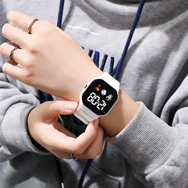 Children's watch, small square astronaut LED electronic watch, student party high-value simple and fashionable button watch 3