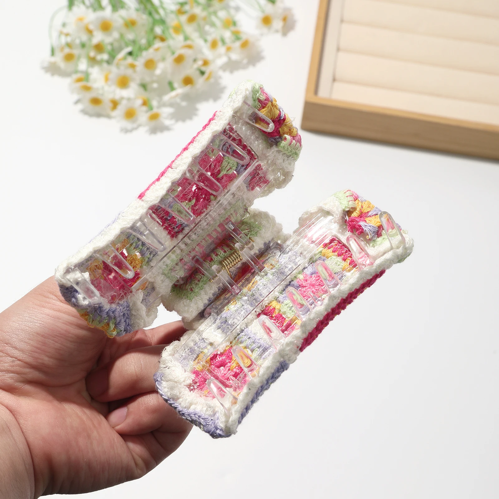 1Pc Women Fashion Hair Claw Back Head Shark Clip Ladies Elegant Ponytail Hairpin Headwear Random Color Position of Print Pattern