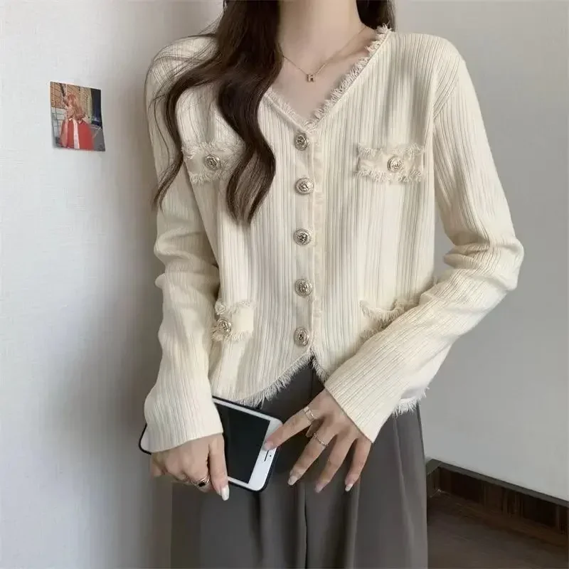 

Женский короткий свитер на пуговицах, белый вязаный укороченный топ в Корейском стиле, роскошный винтажный кардиган в стиле 90-х, Y2k, зима 2024