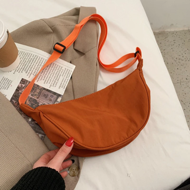 

2023 Nylon Messenger Bag Women's New Trendy Dumpling Bag Lightweight Shoulder Bag Armpit Bag Simple Shoulder Canvas Bag
