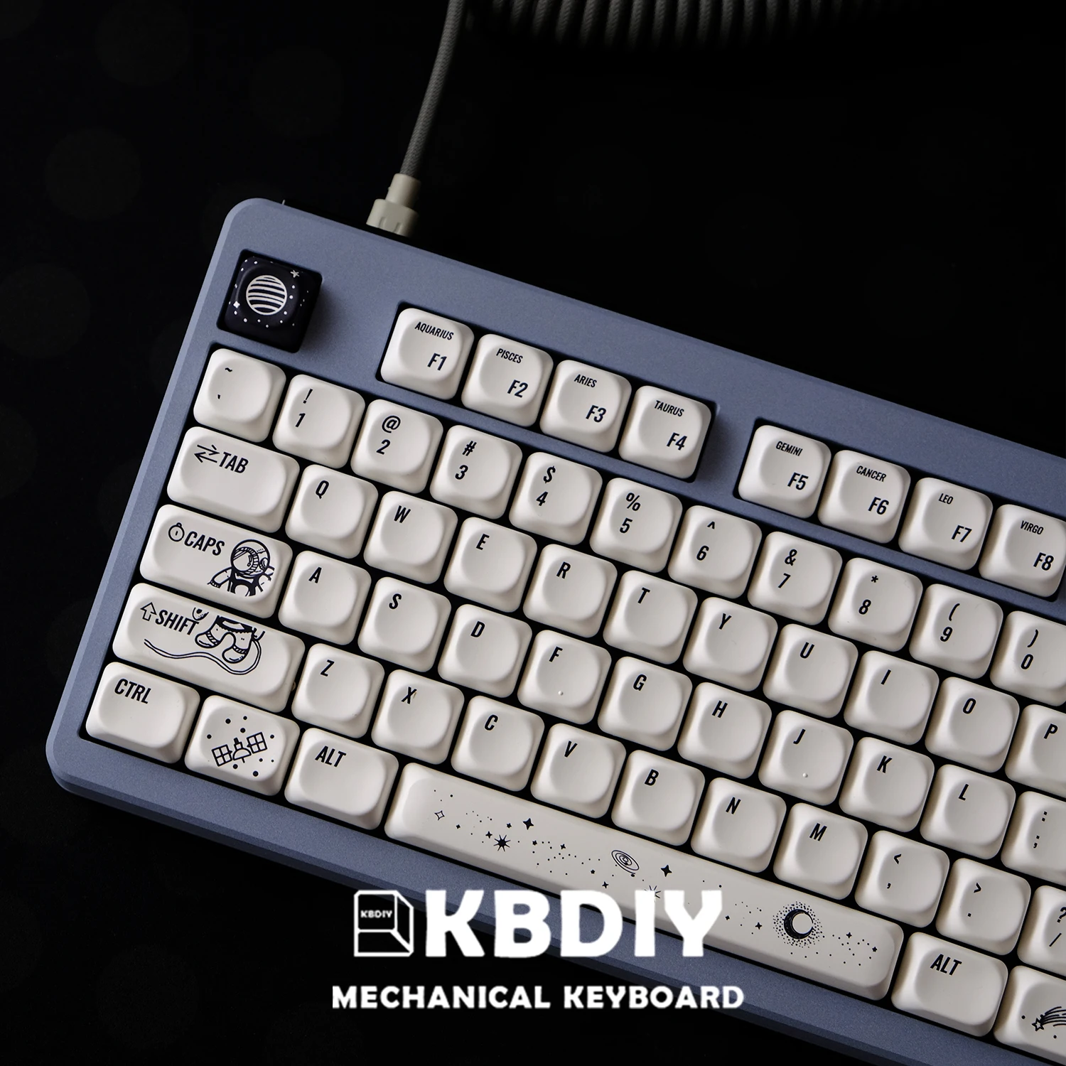 KBDiy 135 Tasten/Set Tastatur-Tastenkappe, niedliche PBT-Outer Space-Tastenkappen, individuelle weiße KOA-Profil-Tastenkappen, ähnlich MOA ISO 7U Space Bar – Detail 12
