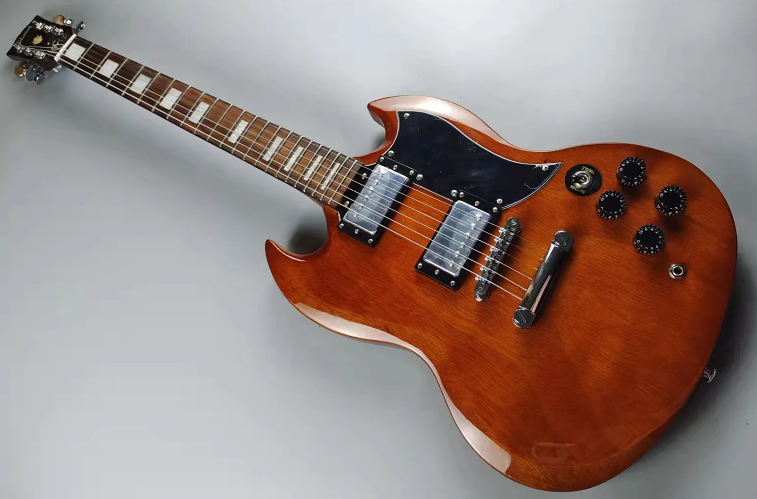 Guitarra El ctrica SG Color Marr n Claro Buena Veta De Madera SG 400 