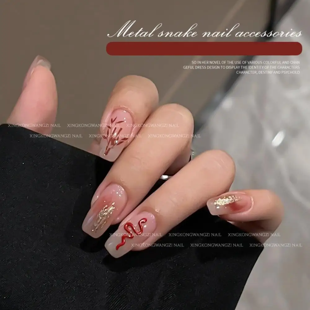 15Pcs 3D 크리 에이 티브 금속 합금 미니 뱀 네일 아트 장식 다채로운 작은 뱀 반짝 이는 네일 매력 DIY 매니큐어 용품