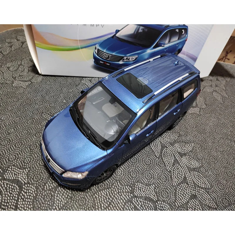 

1:18 Scale Dongfeng Fengxing S500 MPV Alloy Car Model