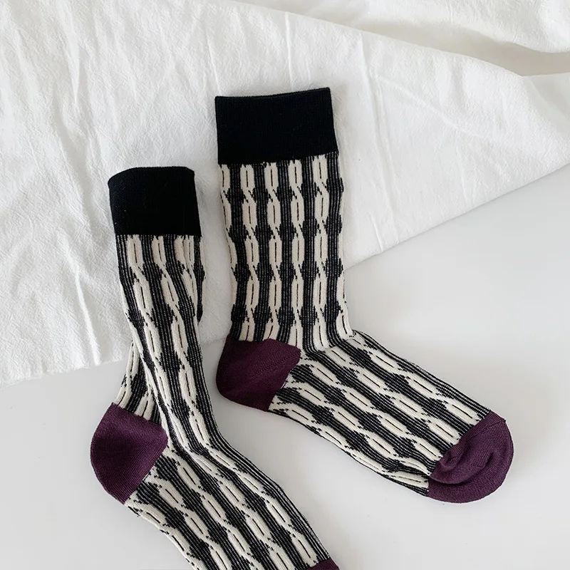 Frauen Koreanische Neue Gut aussehende Farbe Kontrast Twist Dreidimensionale Relief Reine Baumwolle Japanische Ins Flut Retro Sensen Socken – Detail 4