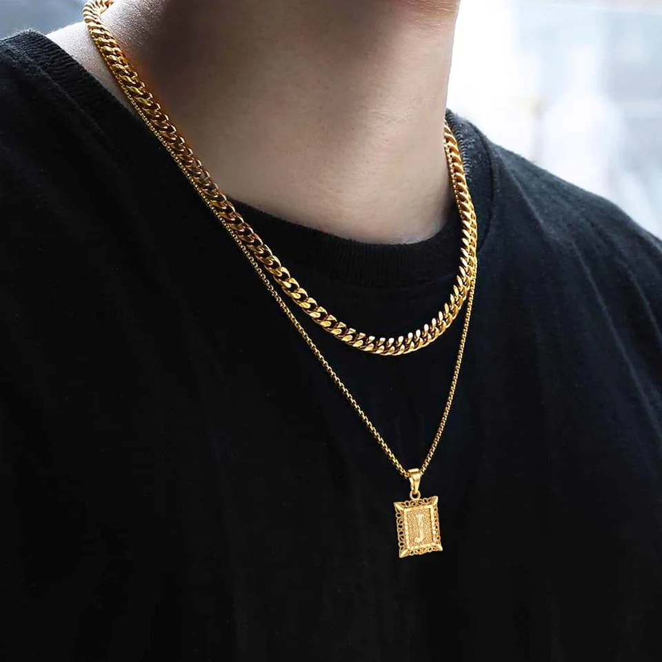 アルファベット ペンダント u ラブブ labubuイニシャル アルファベット ペンダント U - メルカリ