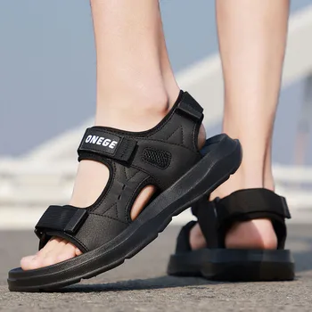 Un paio di nuovi sandali casual da uomo estivi, scarpe casual sportive resistenti all'usura da uomo, scarpe da spiaggia fresche con suola spessa da uomo 1