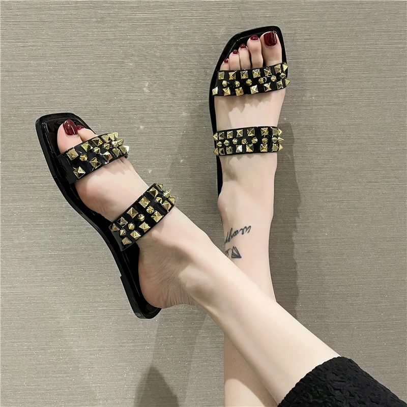 

Шлепанцы женские с заклепками, пляжные сандалии с квадратным носком, тапочки на плоской подошве, большие размеры, лето 2022