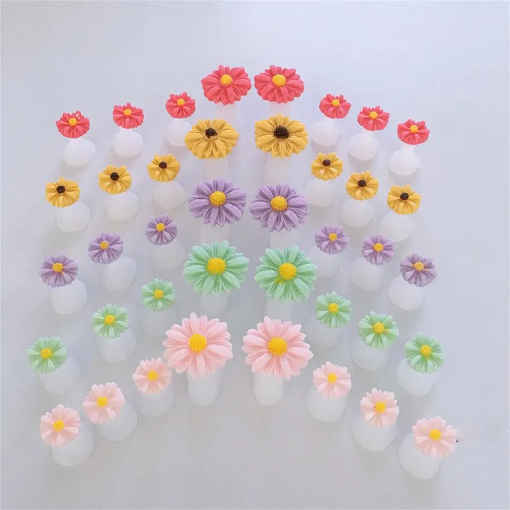 Description Picture 4 of item8Pcs/Set Silicone Toenail Separator Foot Divider Daisy Flower Charming Design Form Salon Manicure Pedicure Care Nail Art Tools