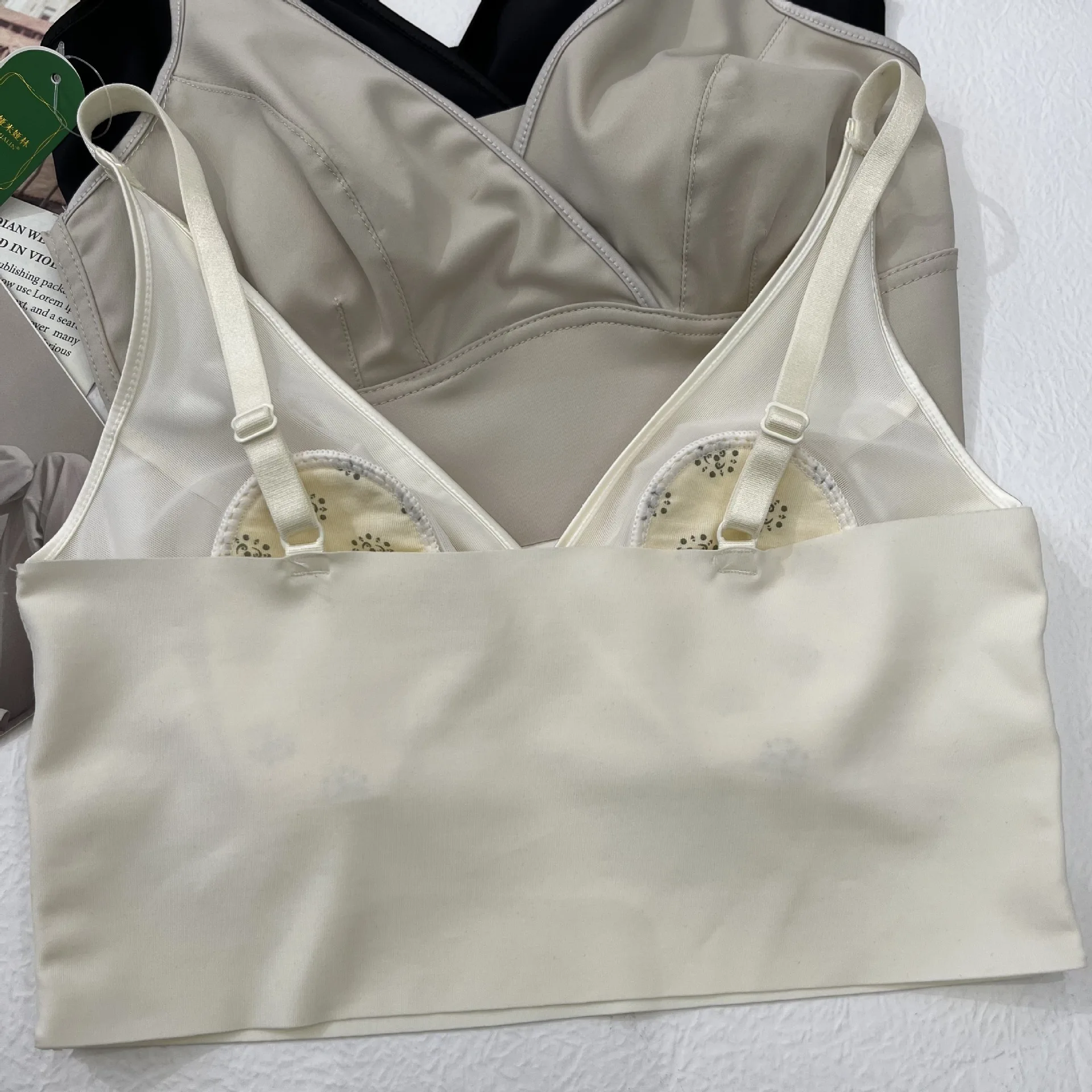 Women Deep V Sexy Slim Bra Wireless Gathered Underwear Comfort Brassiere Sexy Seamleass Lingerie Push Up Intimates Bralette