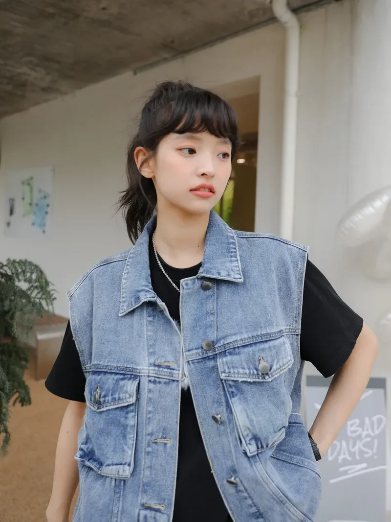 Рисунок 3 - Женский джинсовый жилет в стиле ретро