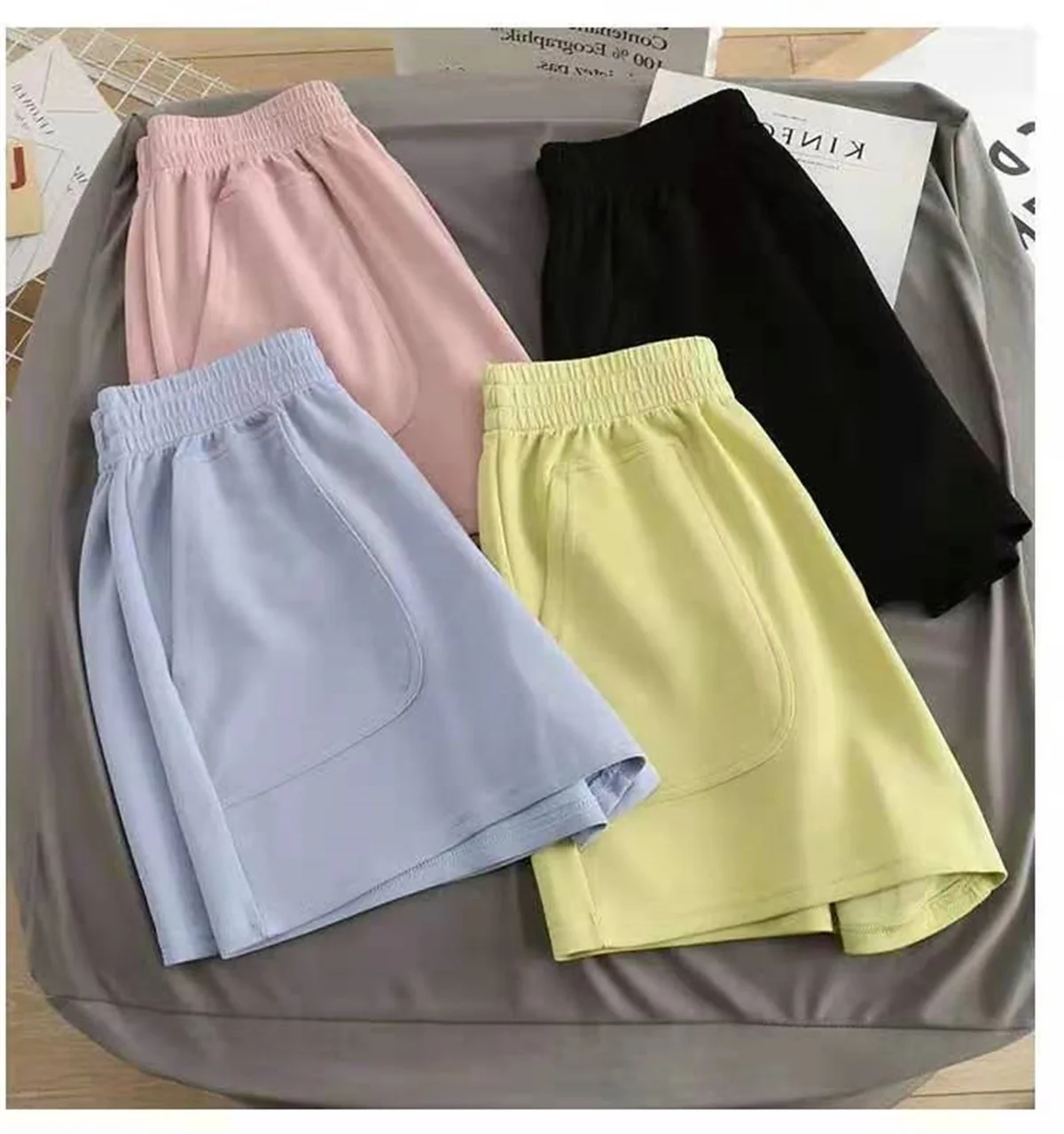Sommer 2026 Neue Koreanische Damen-Shorts: Modische Freizeitshorts mit Elastikbund, Großen Taschen und Weitem Bein in Unifarben – Detail 3