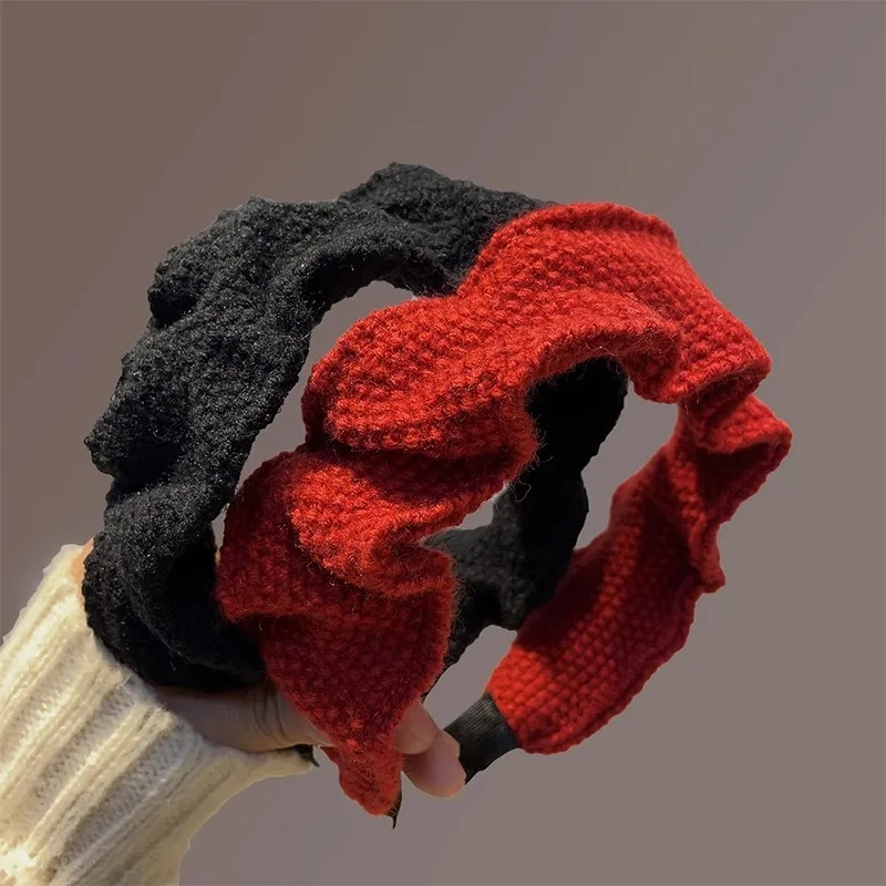 Retro Red Women's Knitted Headband with High-end Feel, Pleated Wide Edge Pressed Hair Accessories, Creative and Beautiful Design