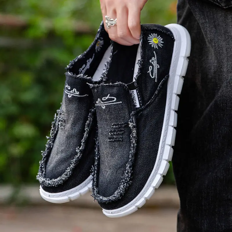 New Casual Frayed Canvas Shoes For Men Summer Breathable Espadrilles Man Slip On Distressed Sneakers Male Ultra Light Boat Shoes