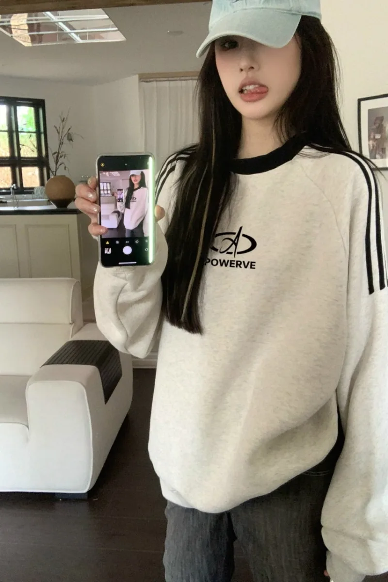 

Women's casual sweater with round neck print