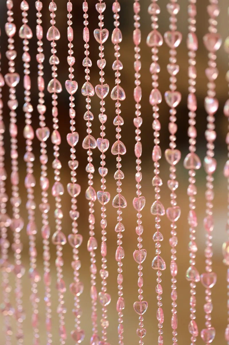 Description Picture 2 of itemHome Decor Door Curtain Romantic Love Heart Acrylic Bead Curtain Wedding Party Window Balcony Garden DIY Decoration Accessories