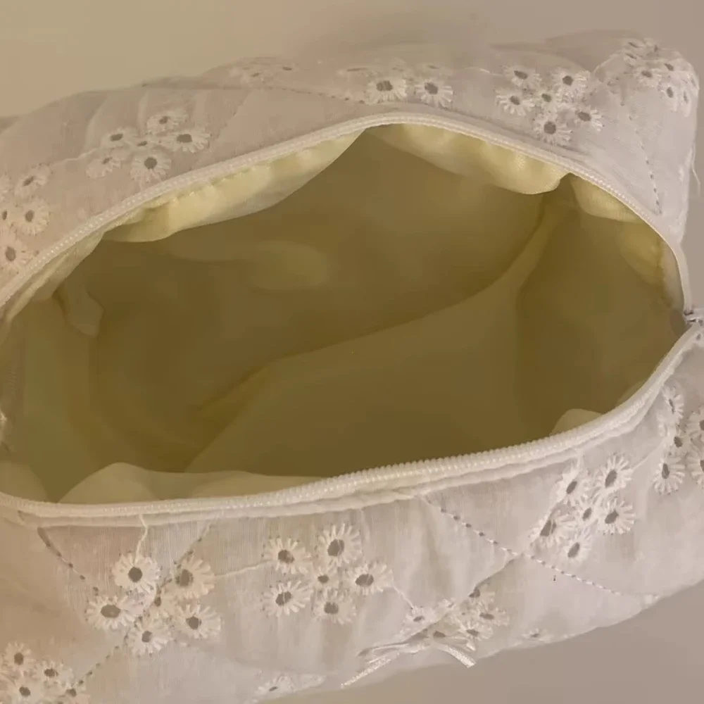 Elegant White Lace Makeup Bag, Quilted Bridal Cosmetic Pouch with Floral Embroidery Bow, Women's Travel Toiletry Gift cosmetic