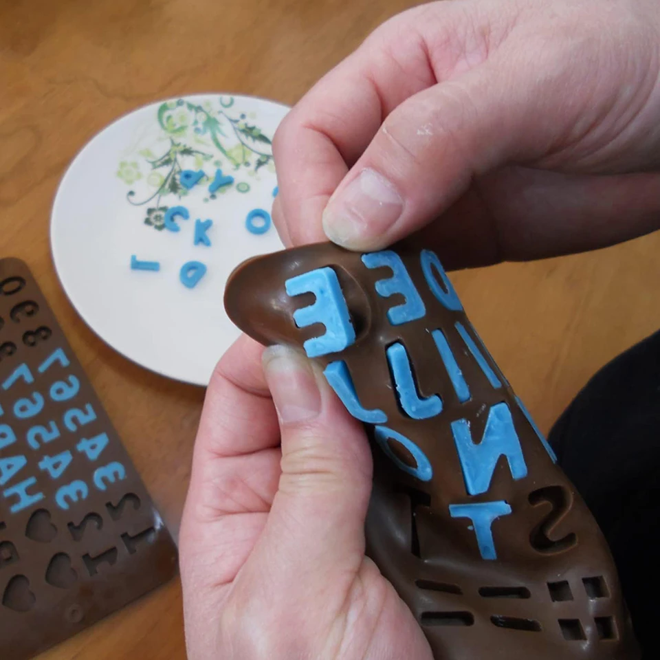 2 Pieces Chocolate and Letter-Shaped Silicone Mold – Kitchen Baking Utensils for DIY Ca... - SKU LSSM1555 - UGI Packaging