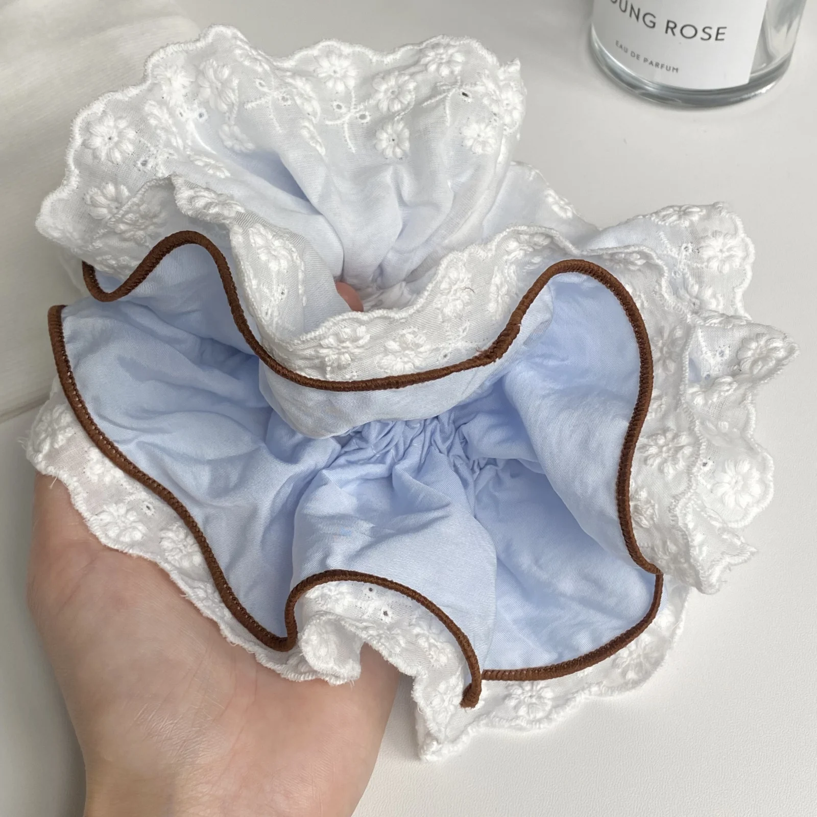 1PC Elegant Light Blue Scrunchie With White Lace And Brown Trim: Sweet Hair Accessory For Women, Perfect For Daily
