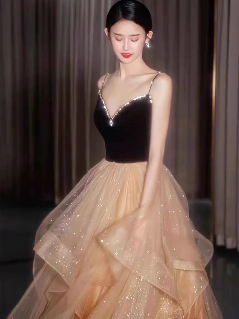 

New Gold Black Velvet Prom Dresses Spaghetti Strap A-Line V Neck Sparkly Ruffles Pleat Luxury Party Evening Celebrity Gown New
