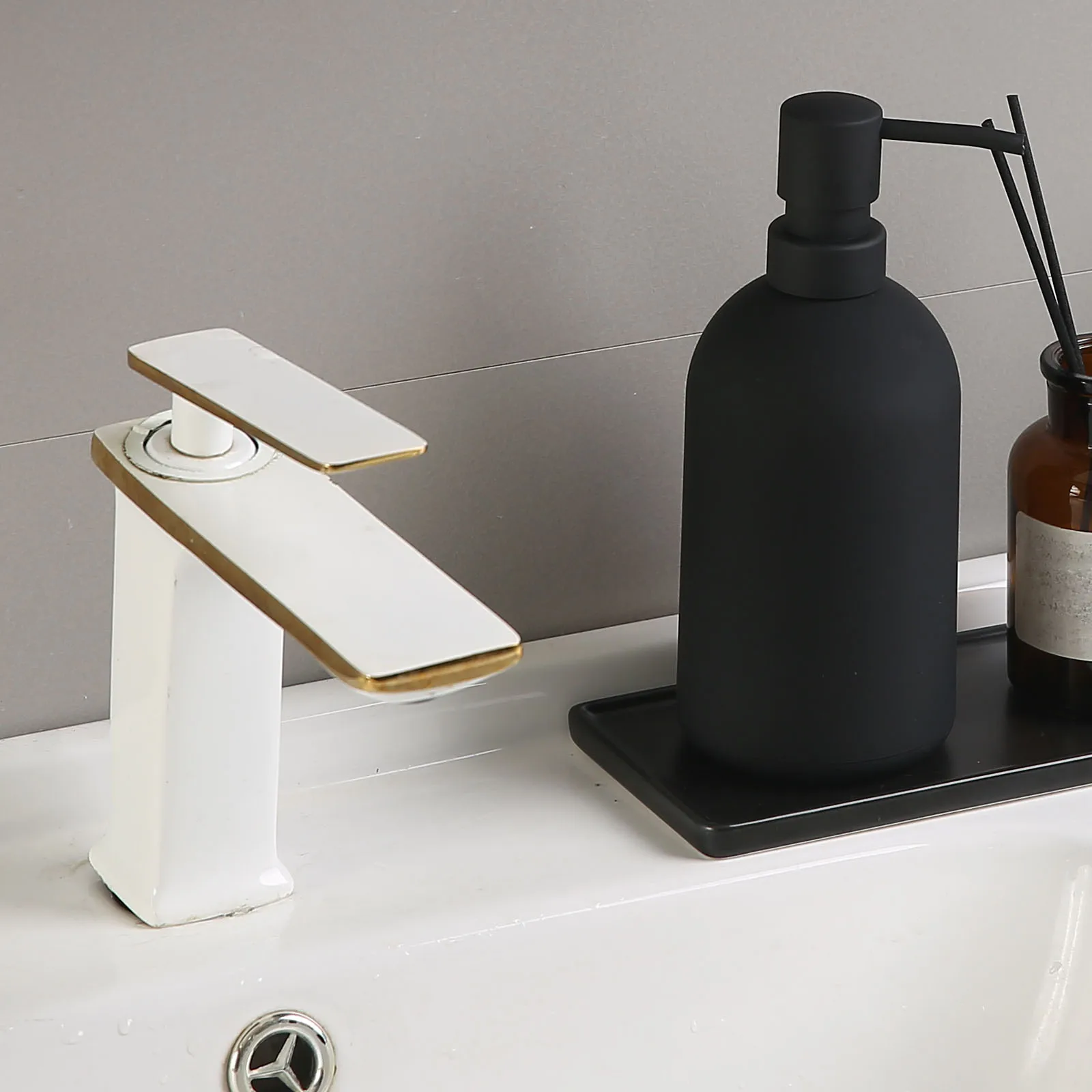 Soap Dispenser Black Empty Simple Styles 16Ounce Shampoo Lotion Dish Soap Pump Modern Pump Bottles Organization