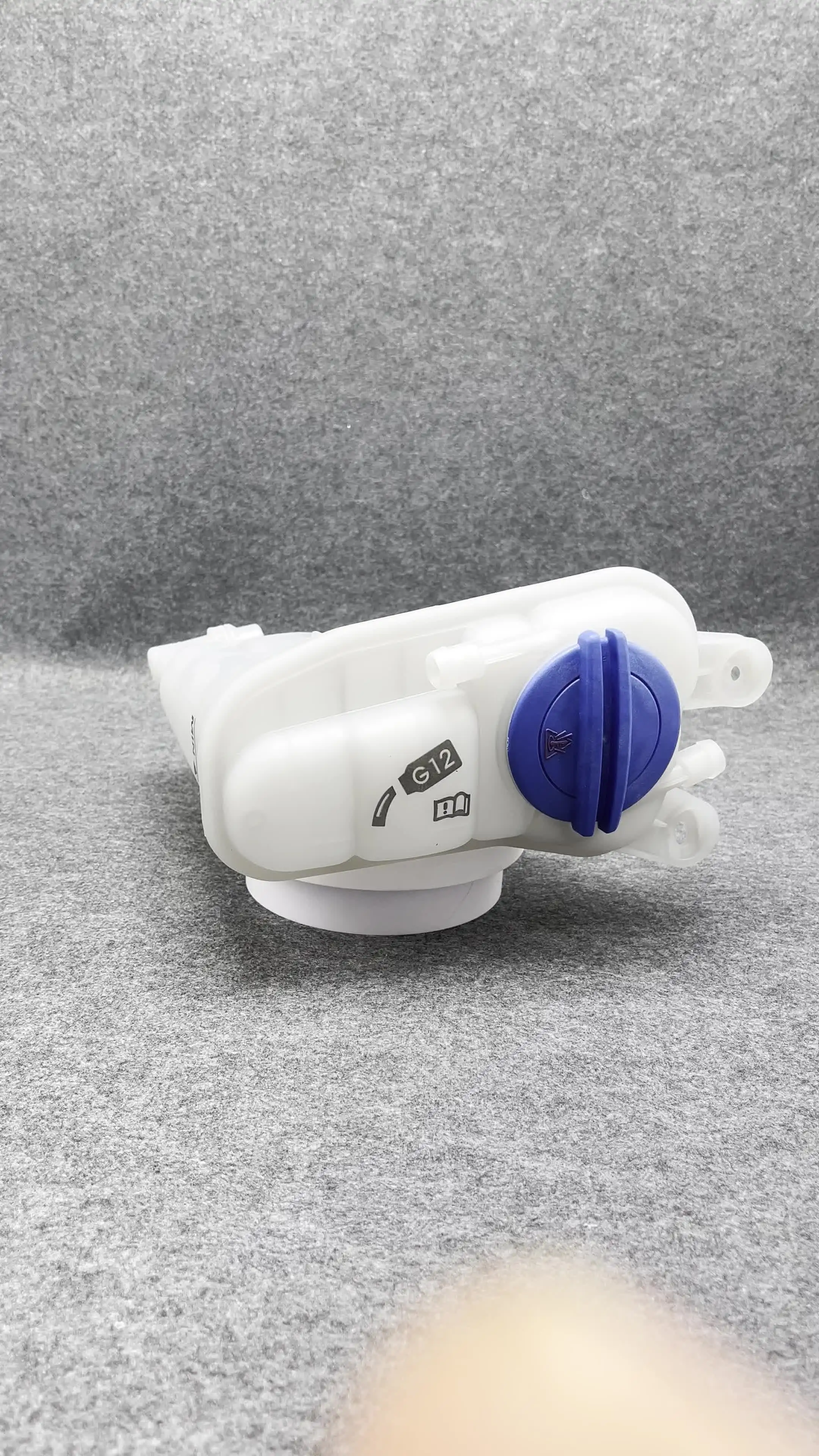 Резервуар для перелива охлаждающей жидкости. Расширительный резервуар бутылки.