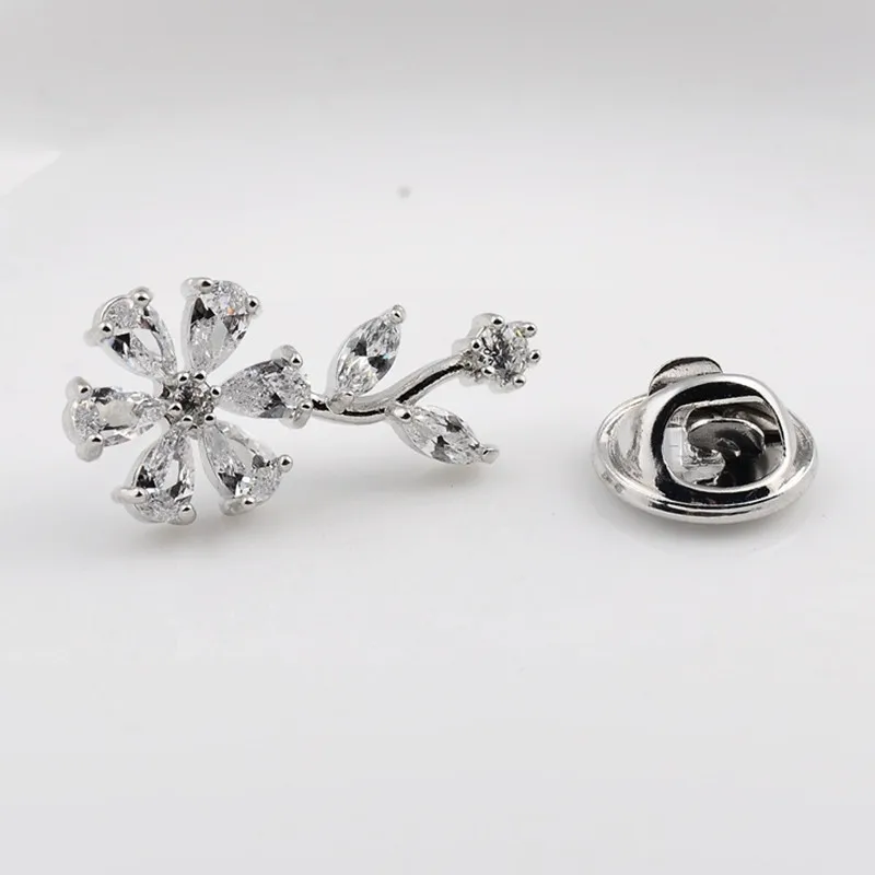 Fashion Flower Brooch Anti-Exposure Buckle For Women Suit Cardigan Pins Fine Jewelry Fixed Clothing Neckline Fastener Nice Gifts
