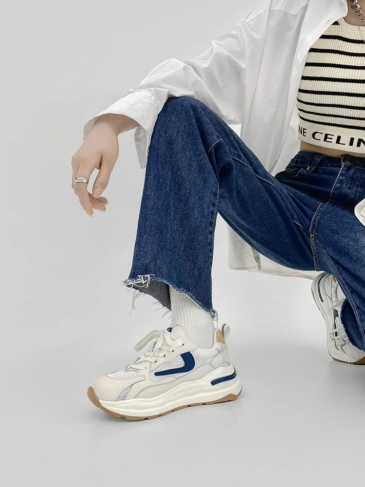 cow leather sneakers for Women, vulcanize style, ideal for casual sports and jogging.