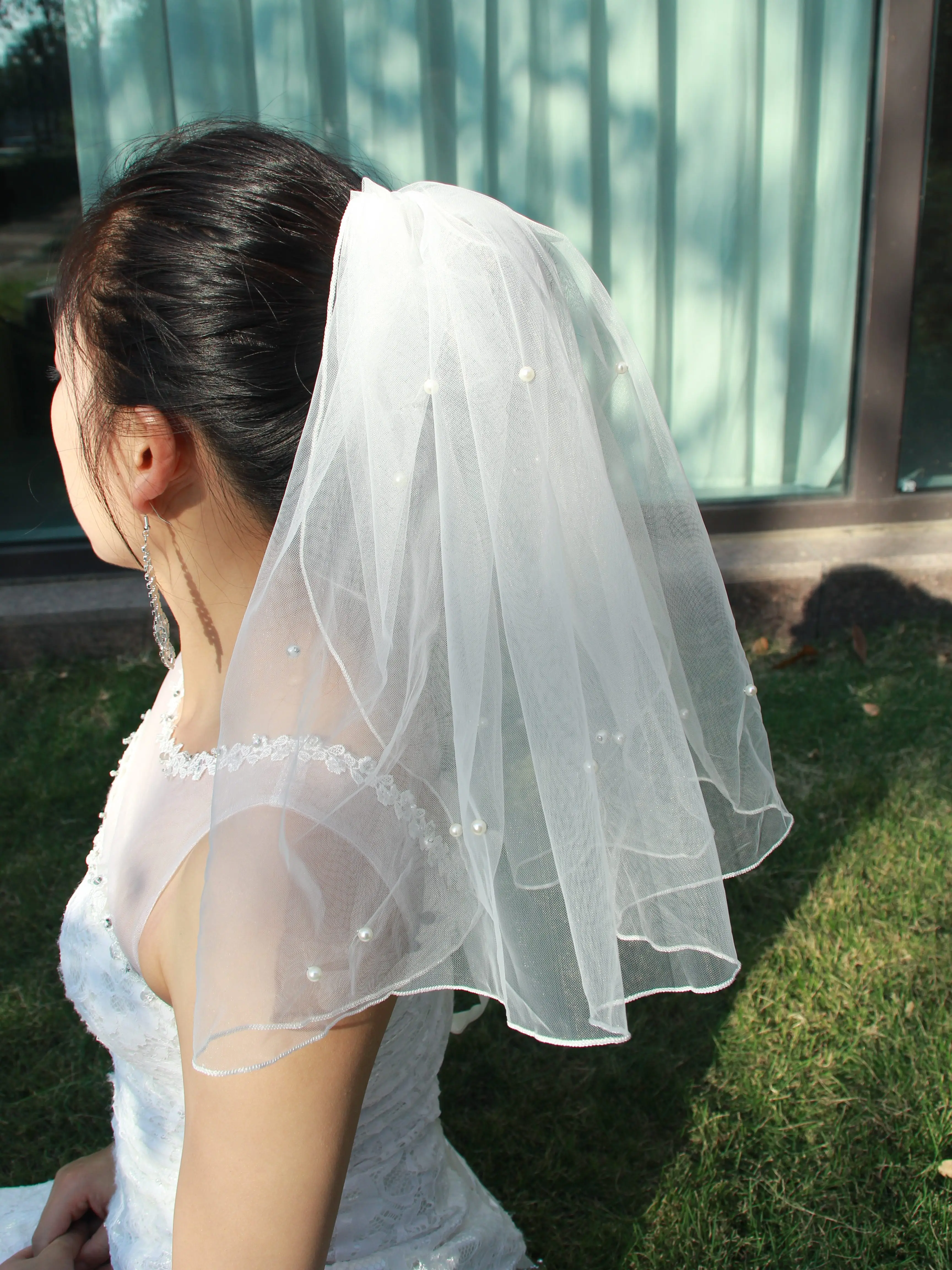Short Wedding Veils 1 Tier Pencil Edge Bridal Veil Pearls Beaded