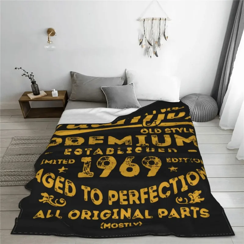 

Одеяло мягкое флисовое в винтажном стиле, аксессуар для дивана, покрывало на все сезоны, 50 лет, идея подарка на день рождения, 1969