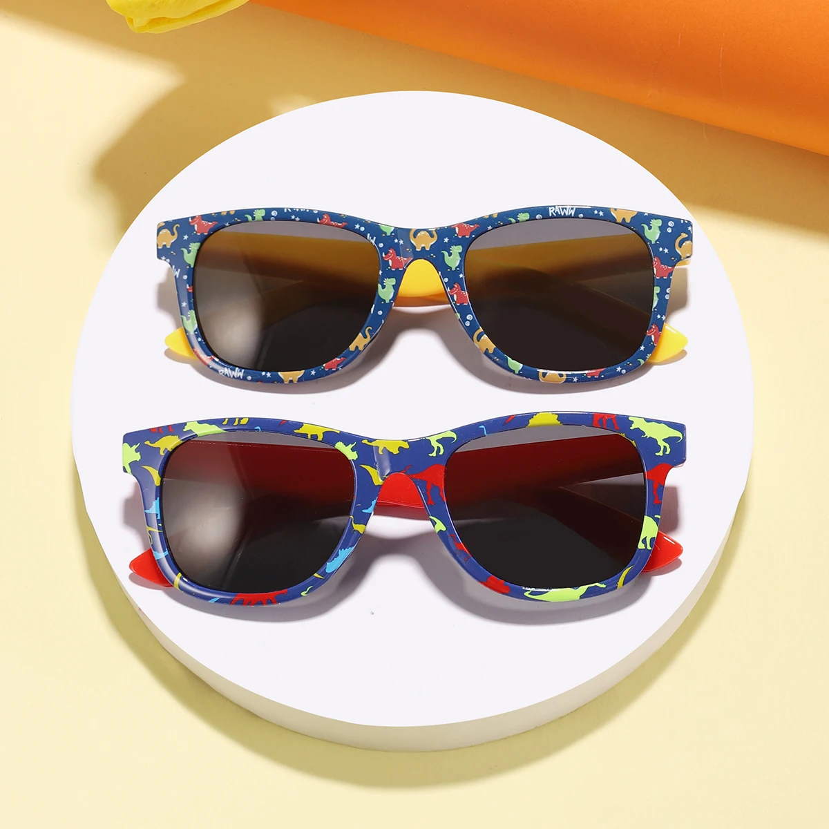 1 PC Boys Girls Cartoon Dinosaur Print Square Trendy Fashion Sunglasses for Holiday Outing and Holiday Gifts Kids Sunglasses Children Sunglasses