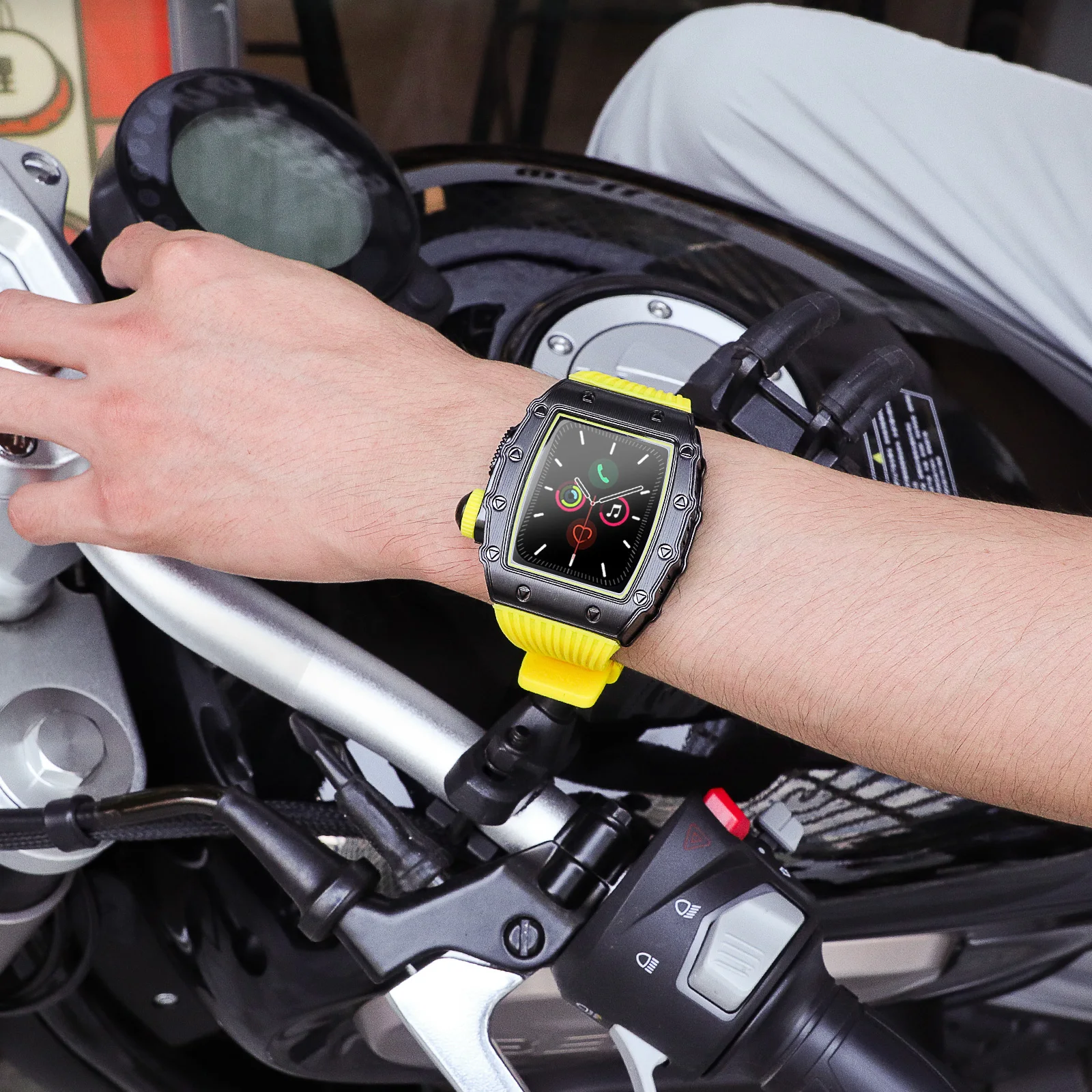 Slicone Strap For Apple Watch Band 45mm 44mm Metal Stainless Steel Refit Protective Shell One-piece Strap For iWatch 8 7 6 5 SE